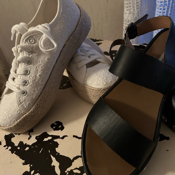 Steve Madden Sandals and primark white lace sneakers - Picture 6 of 8